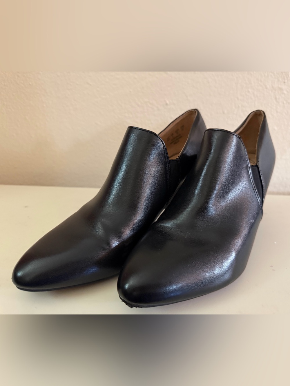 Abella True Comfort Black Dress Shoes with Heels, size 8